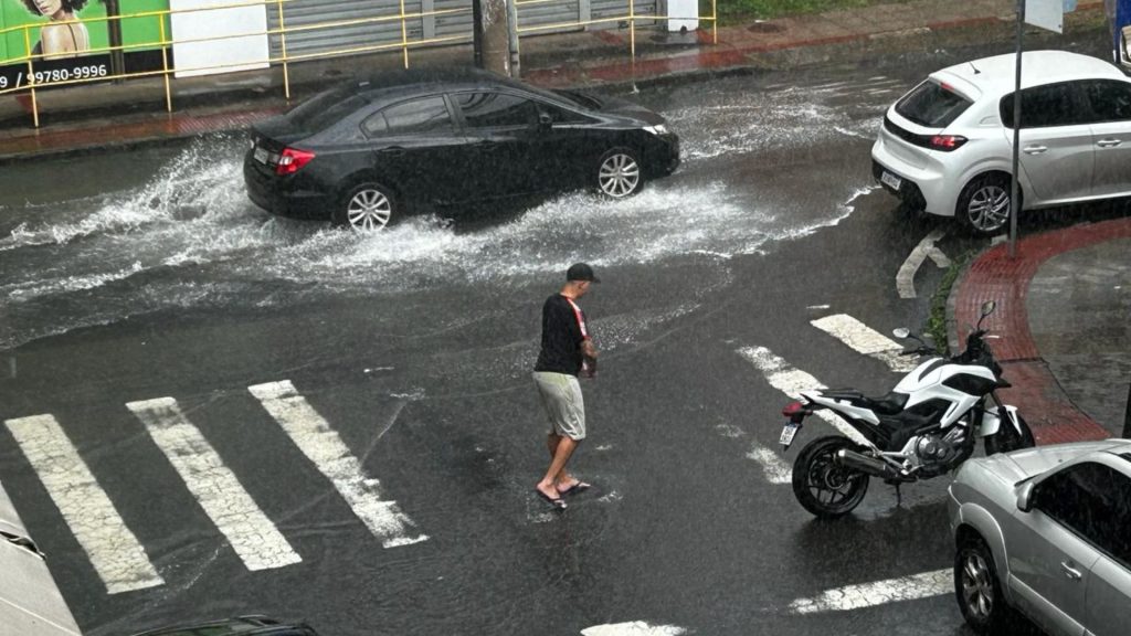 Serra Cidade Chuva Choveu